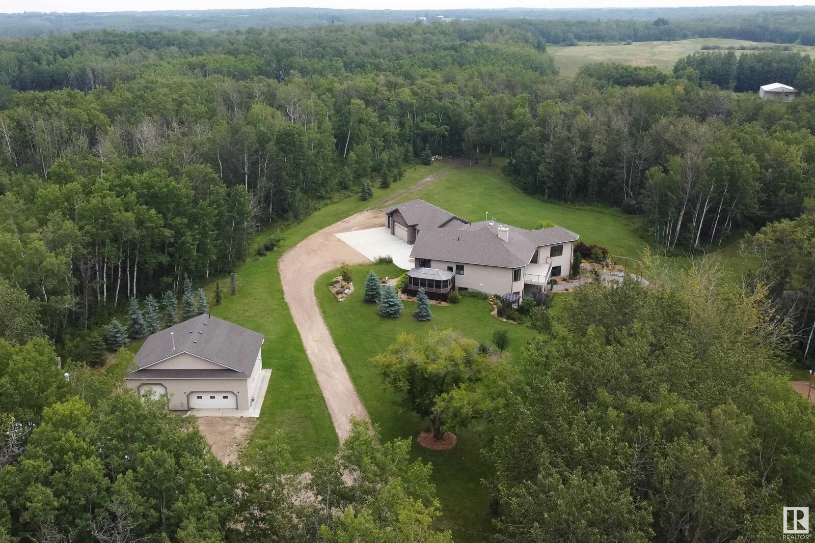 Property Photo:  52449 Rge Road 214  AB T8E 2G8 