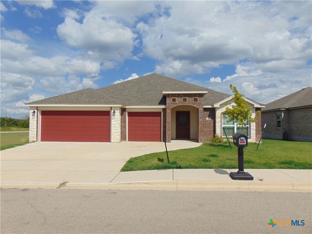 Property Photo:  813 Galloway Drive  TX 76513 