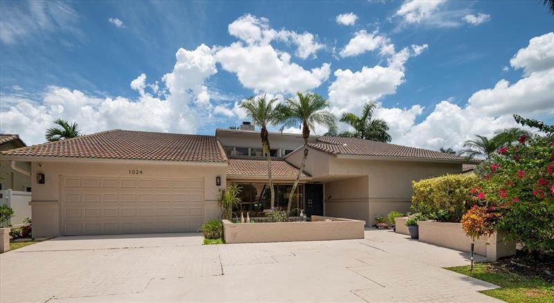 Property Photo: 1024 NW 99th Ave FL 33322
