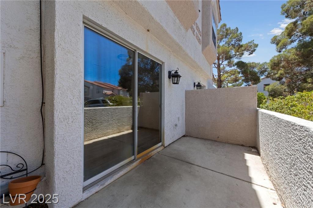 Property Photo: 4012 Castle Cove Drive NV 89108