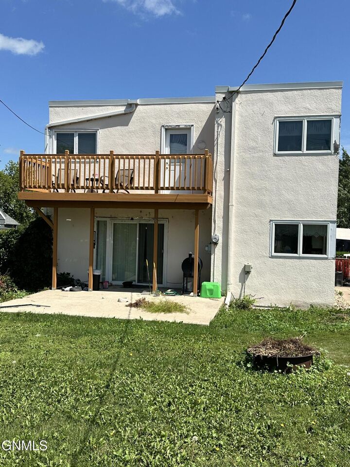 Property Photo: 720 6th Avenue SE ND 58401