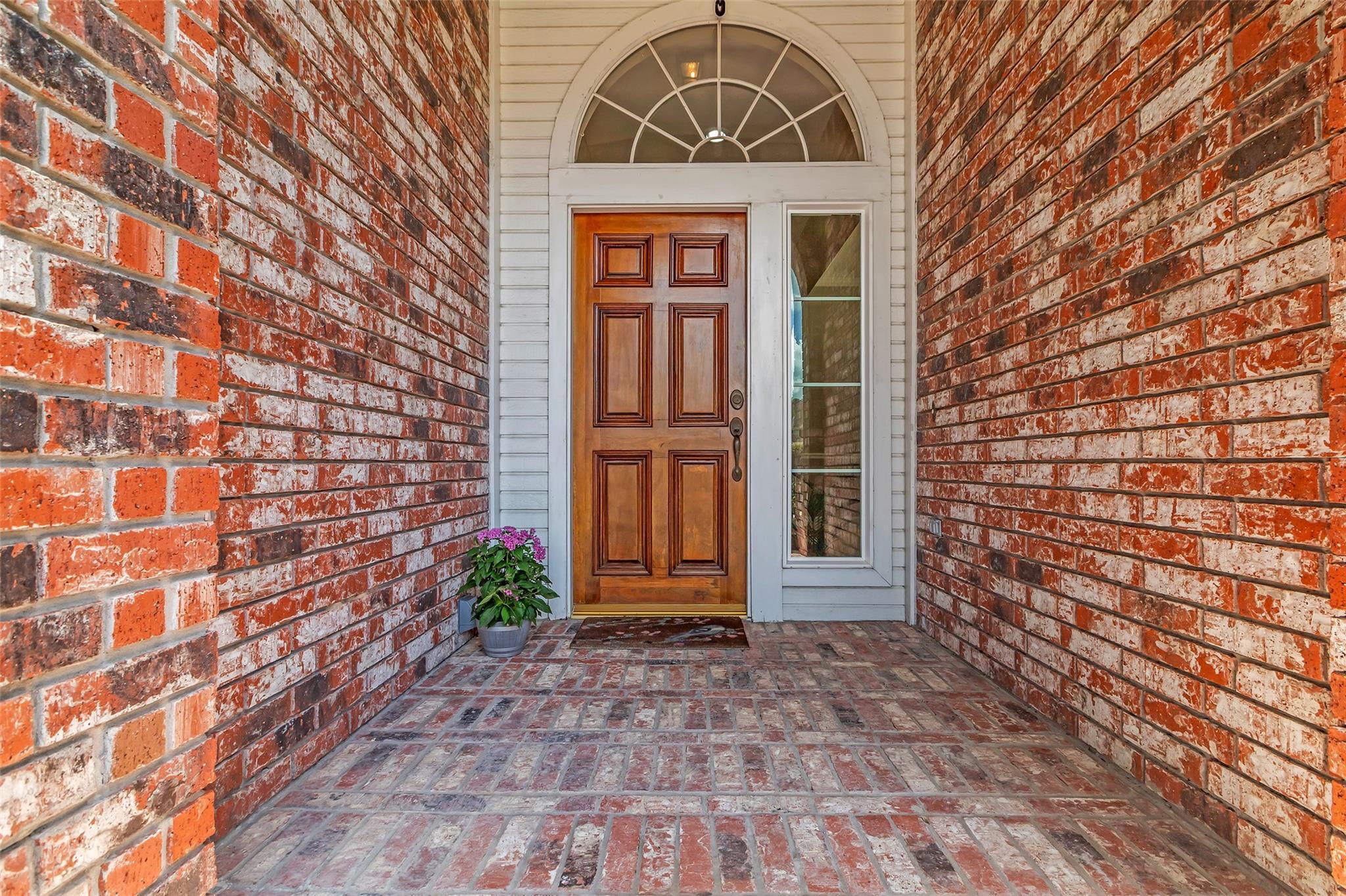 Property Photo:  326 N Cypress Estates Circle  TX 77388 