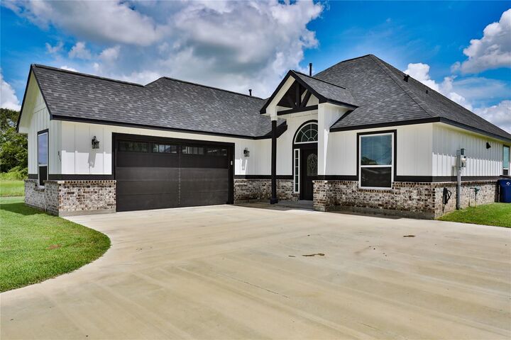 Property Photo:  819 Buffalo Trail  TX 77515 
