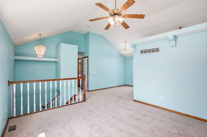Property Photo:  812 Applewood Lane  MO 64012 