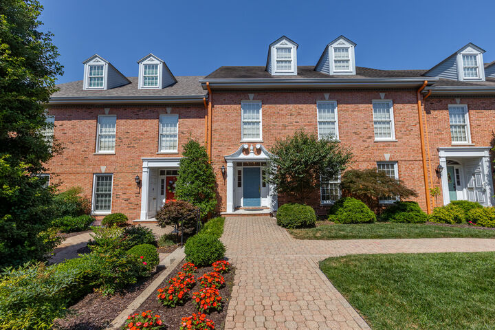 17B Charleston Greene  Danville KY 40422 photo