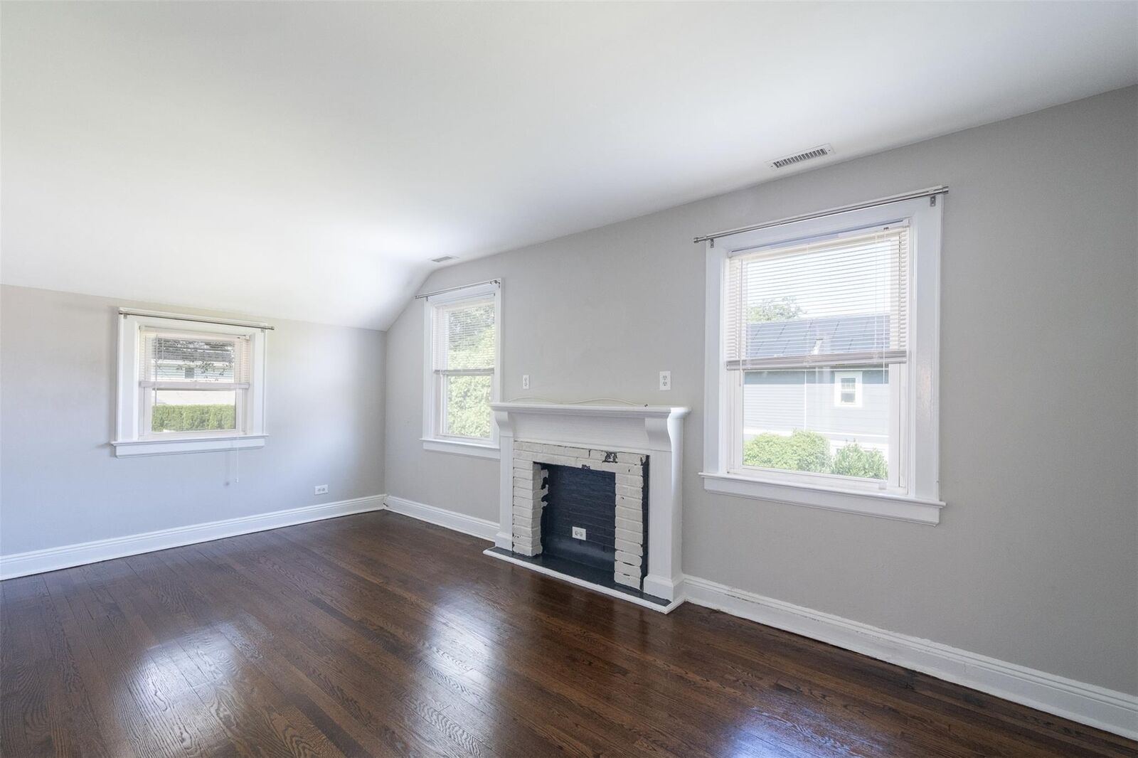 Property Photo:  1078 Washington Avenue 2  NY 10803 