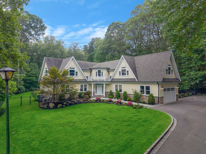 Property Photo:  5 Ivory Court  NY 11731 