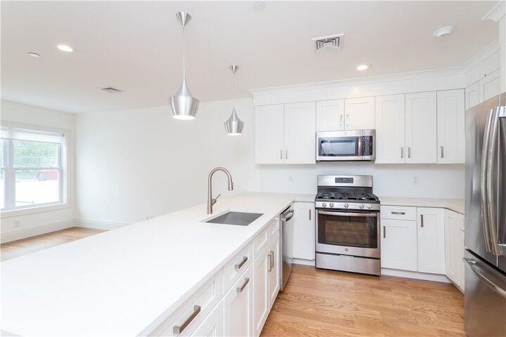Property Photo: 121 Fisher Avenue 6 NY 10606