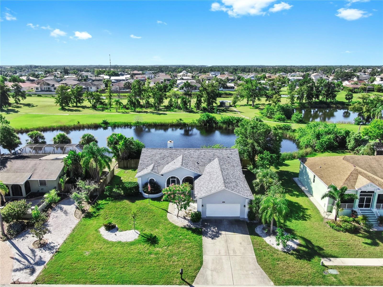 Property Photo: 832 Birdie Way FL 33572