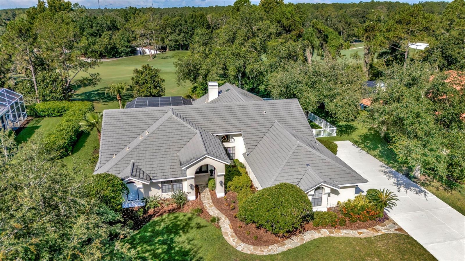 Property Photo: 8910 Magnolia Chase Circle FL 33647
