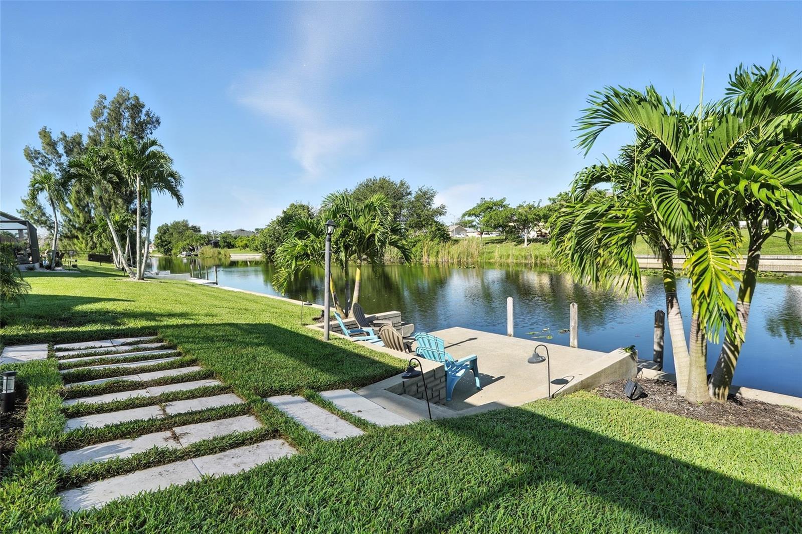 Property Photo:  402 SE 8th Place  FL 33990 