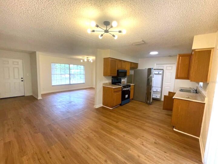 Property Photo: 1527 NE 13th Avenue FL 34470
