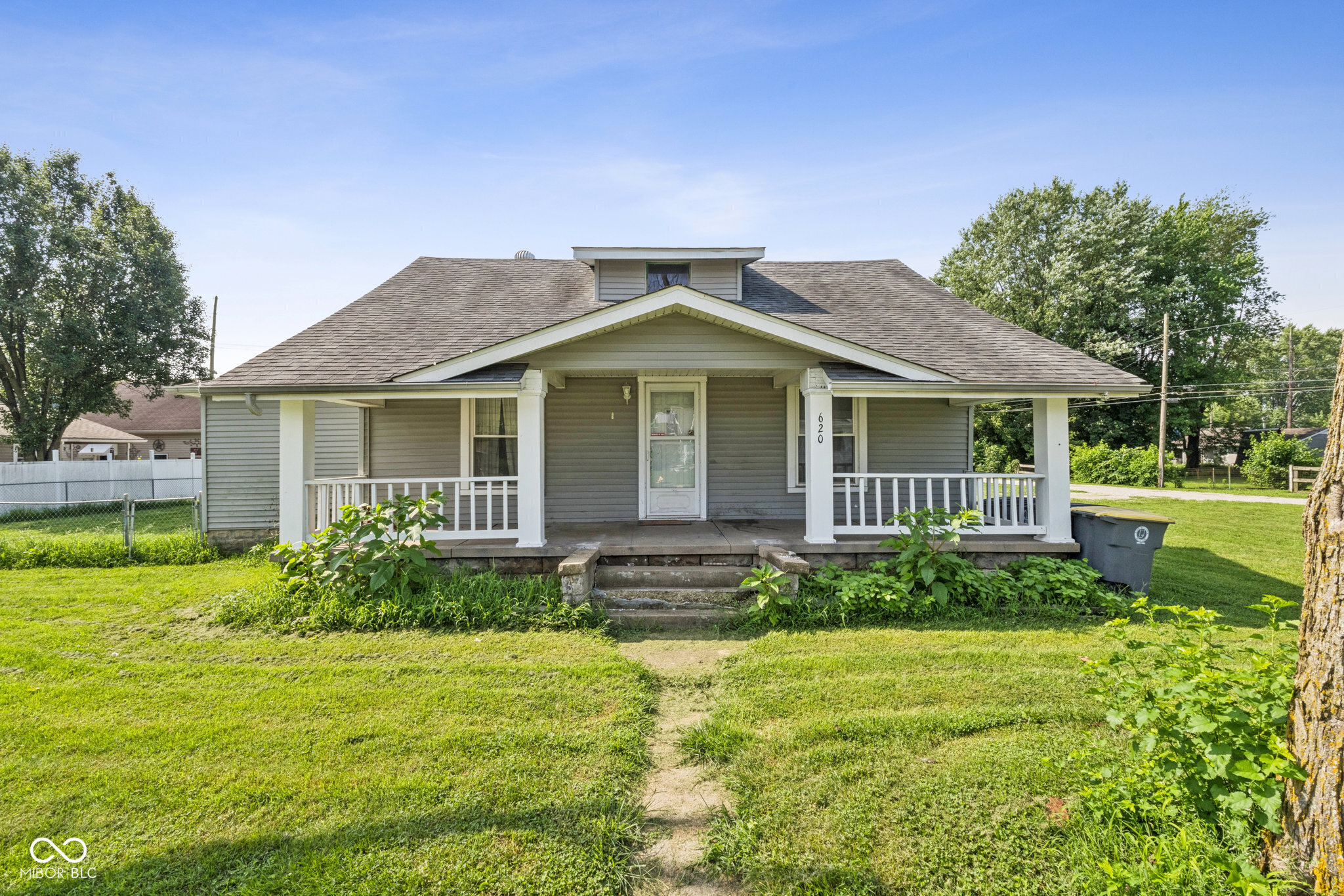 Property Photo:  610 E 10th Street  IN 47274 
