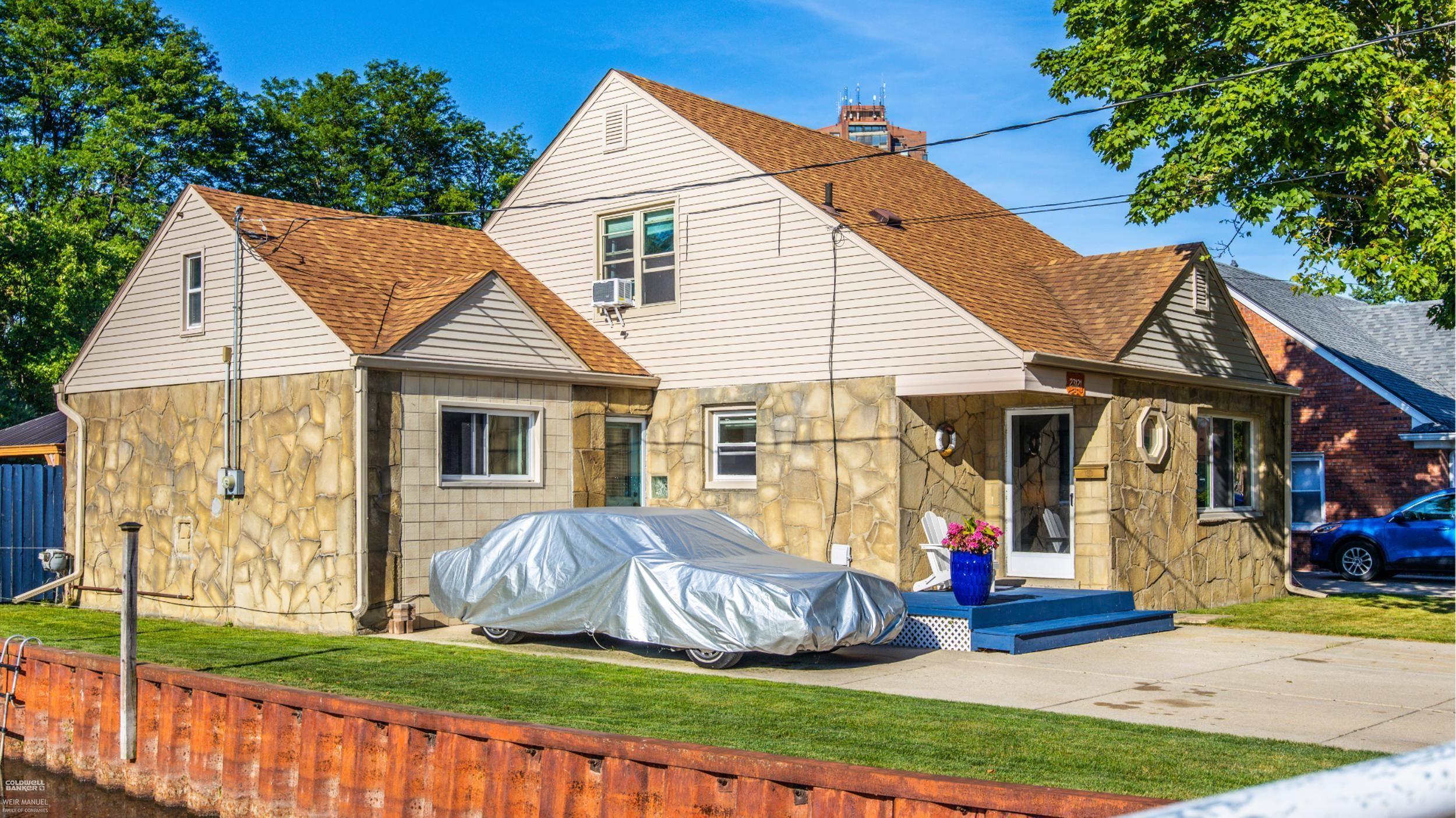 Property Photo: 23121 Liberty Street MI 48080