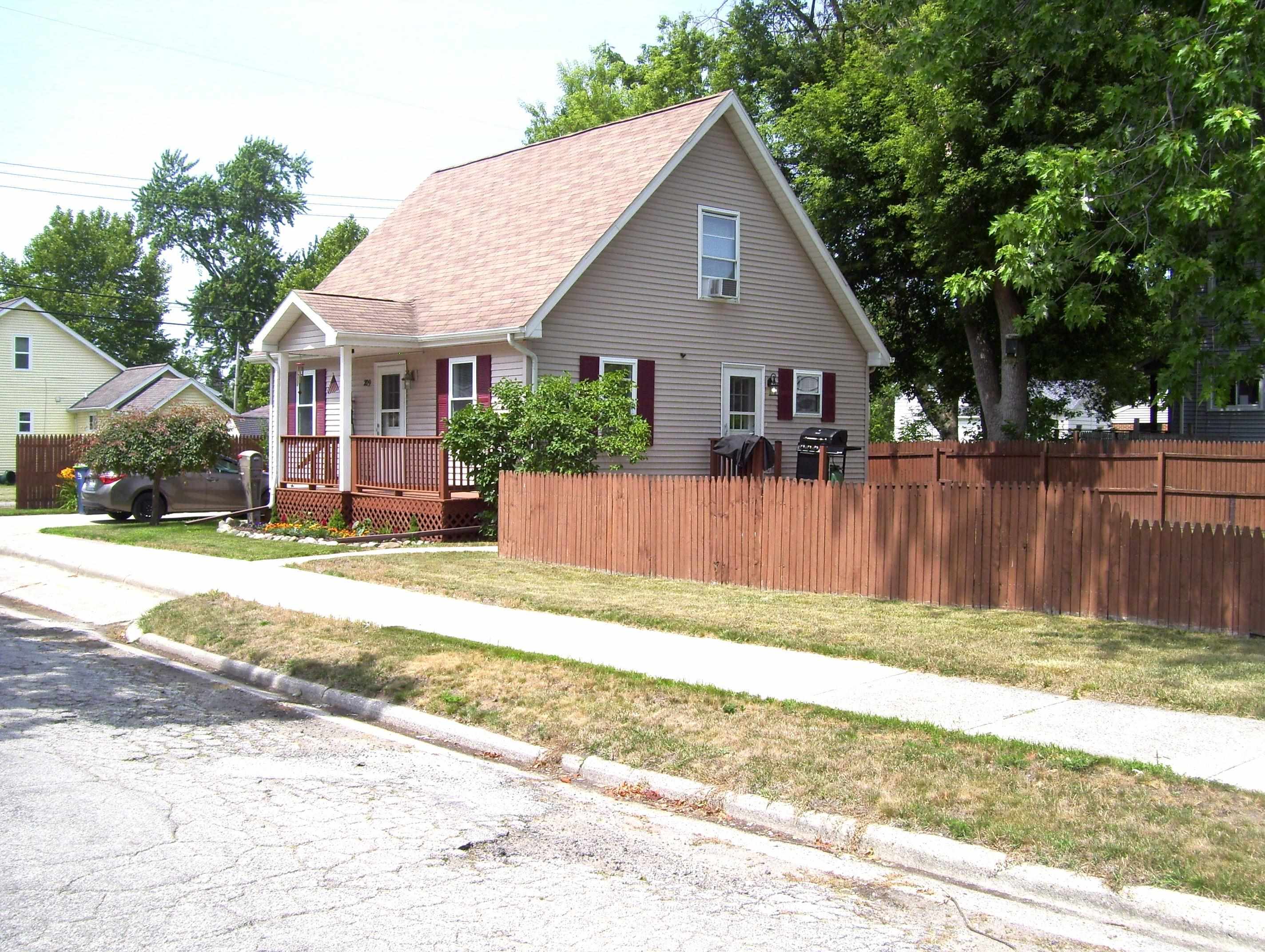 Property Photo: 209 19th Street MI 48708