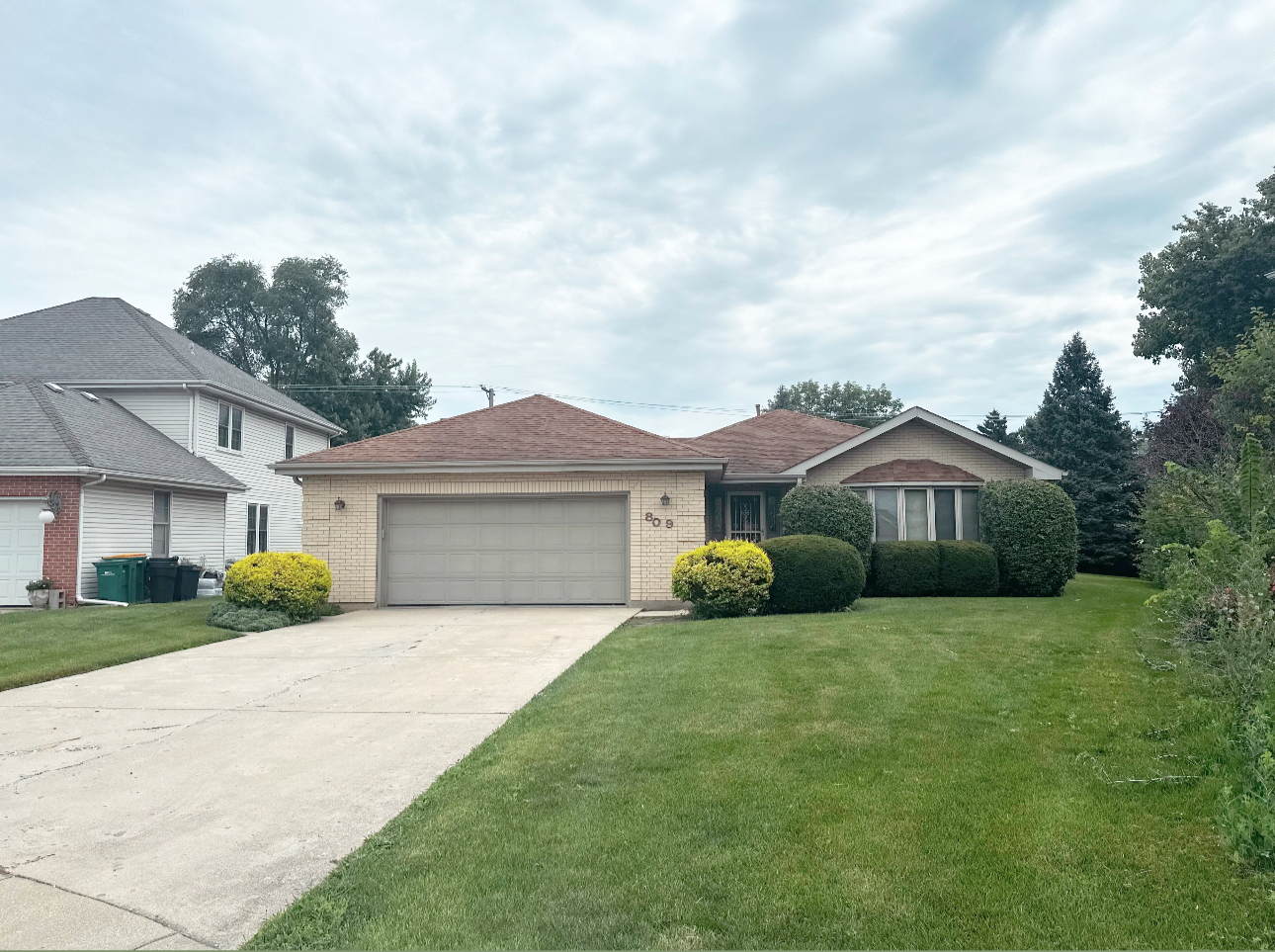 Property Photo:  809 Tide Court  IL 60090 