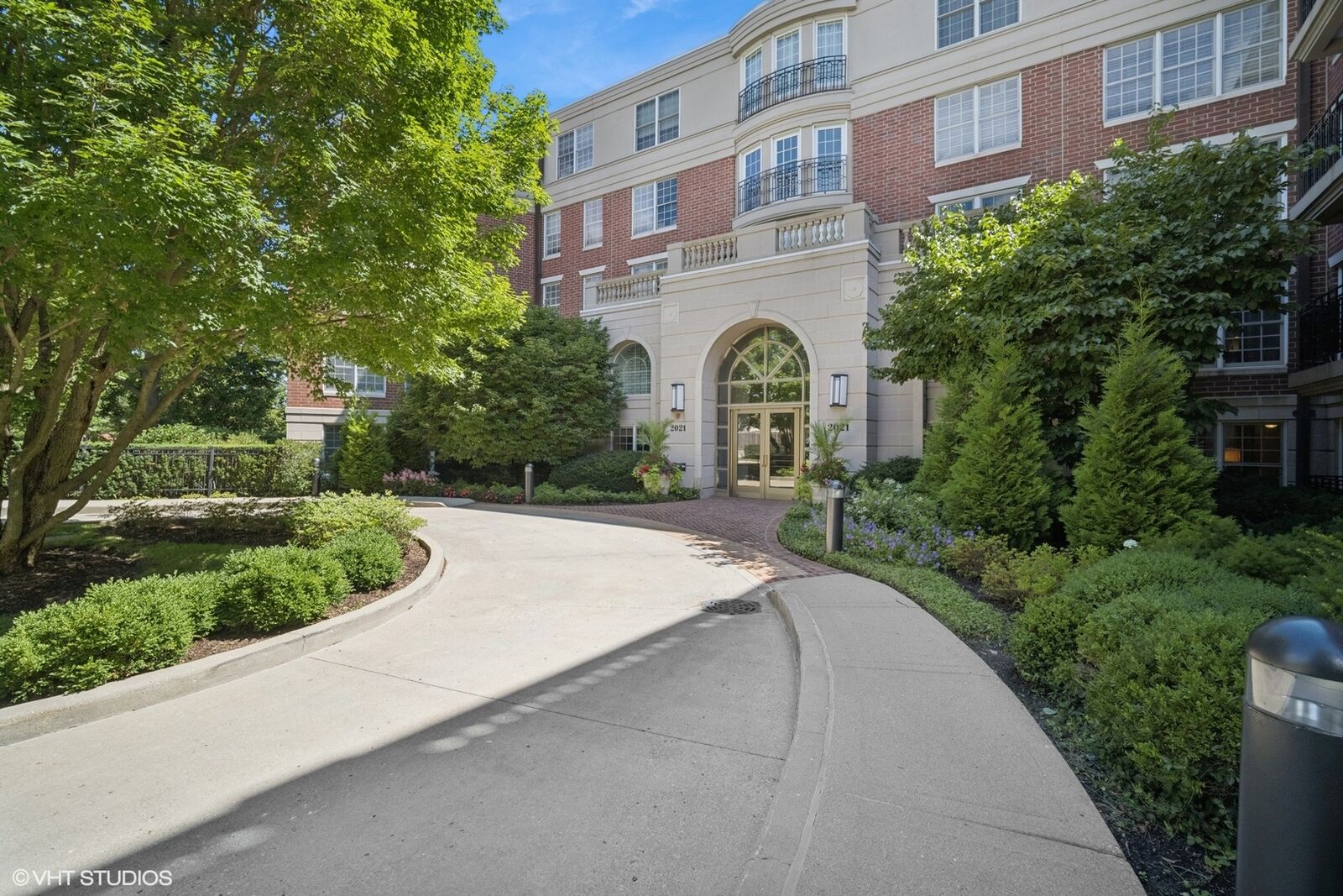 Property Photo:  2021 Saint Johns Avenue 4C  IL 60035 
