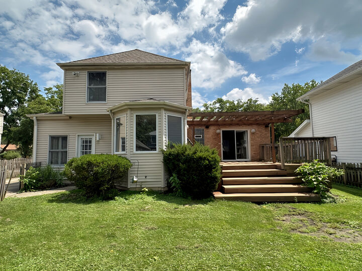 Property Photo:  14 Mohawk Drive  IL 60514 