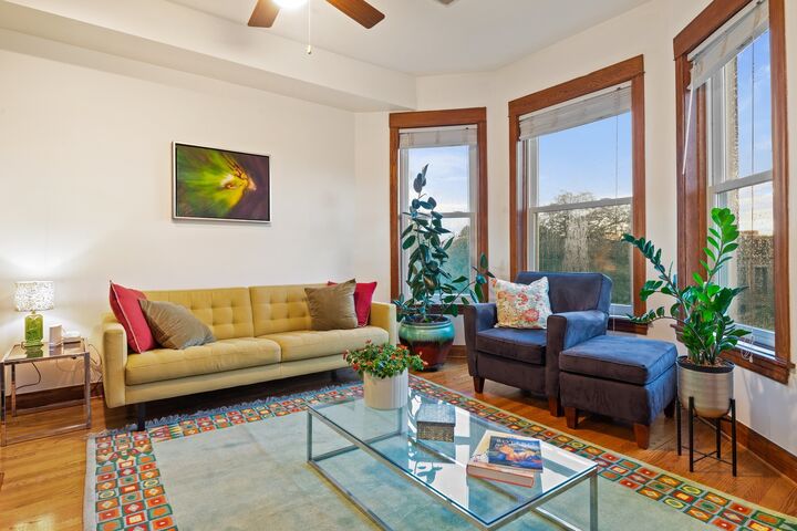 Property Photo: 4711 N Dover Street 3S IL 60640
