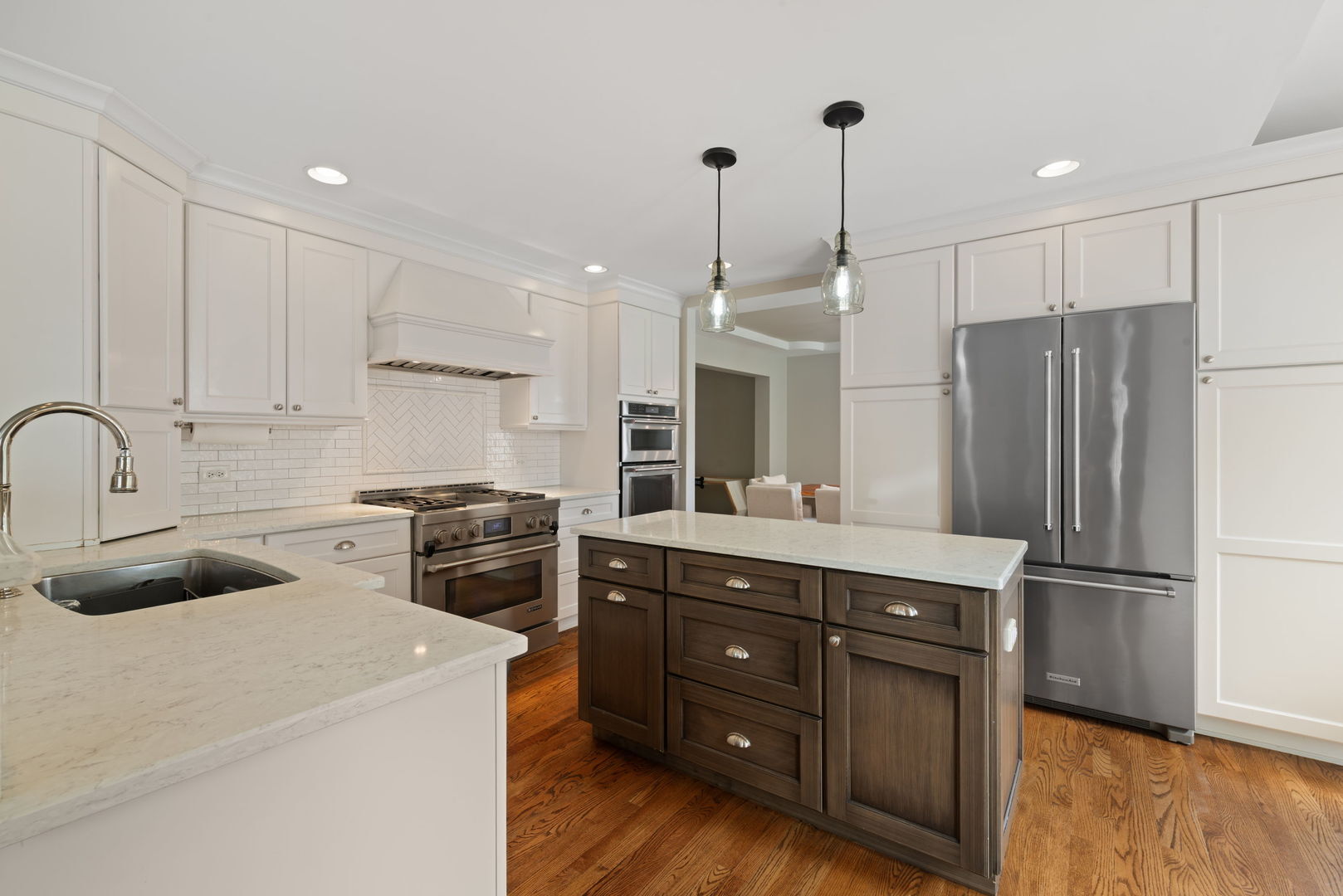 Property Photo:  7113 Eleanor Place  IL 60561 