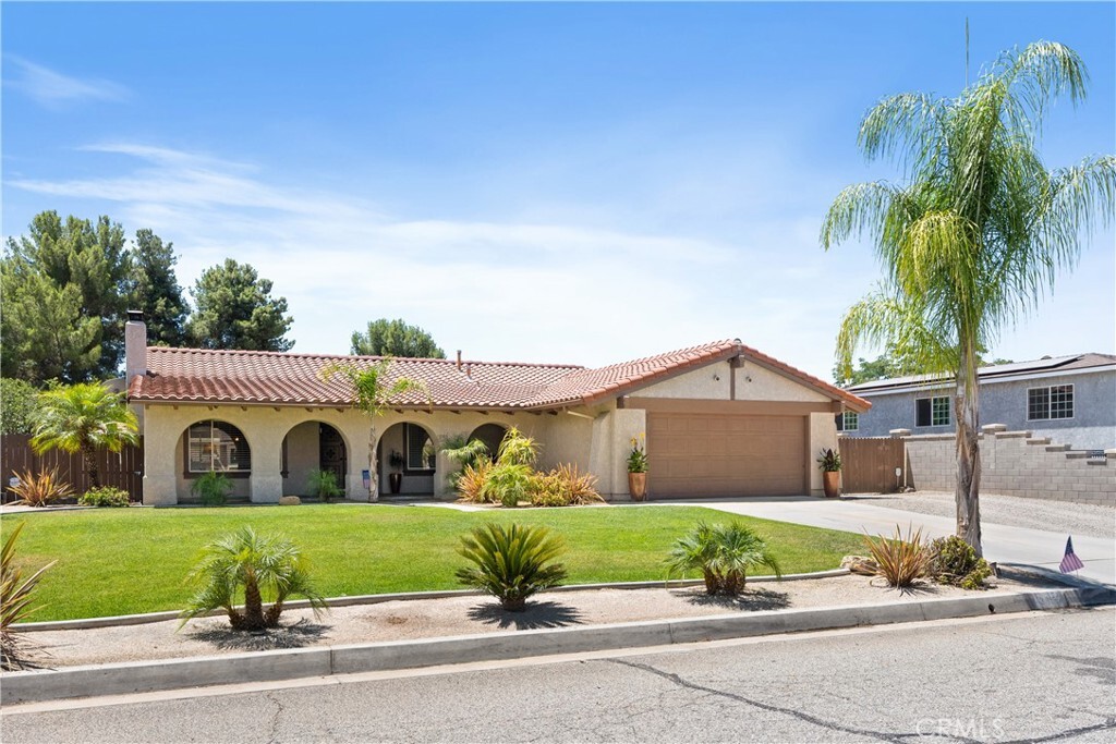 33127 Camelot Drive  Yucaipa CA 92399 photo