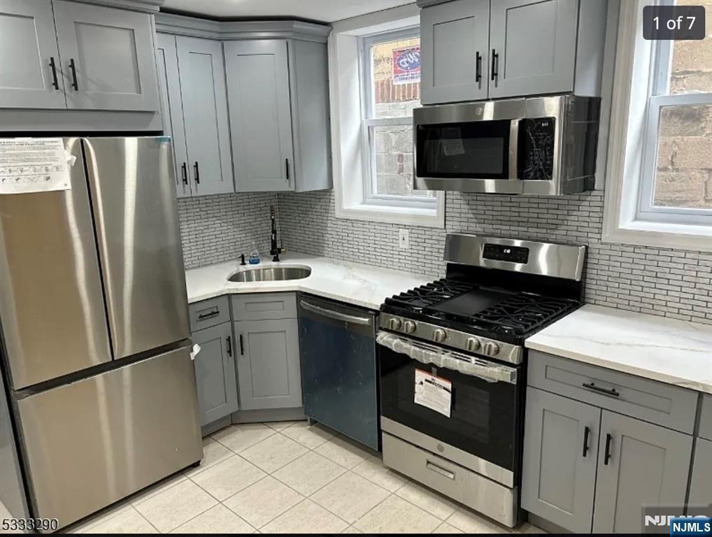 Property Photo:  280 Kearny Avenue 2R  NJ 07032 