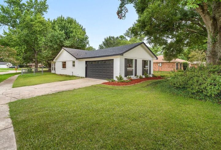 Property Photo: 555 Lenwood Drive LA 70458