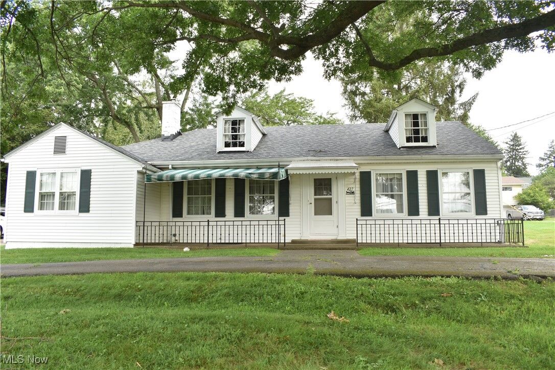 Property Photo: 427 Harding Road OH 43701