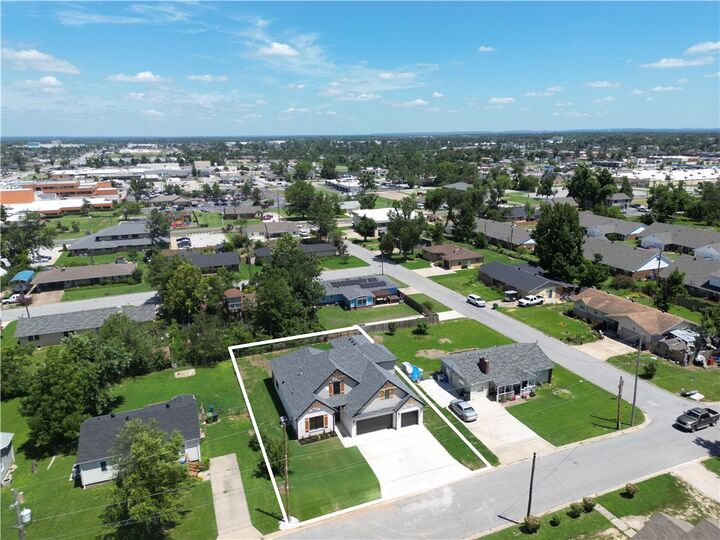 Property Photo: 1203 W Cypress Street AR 72756