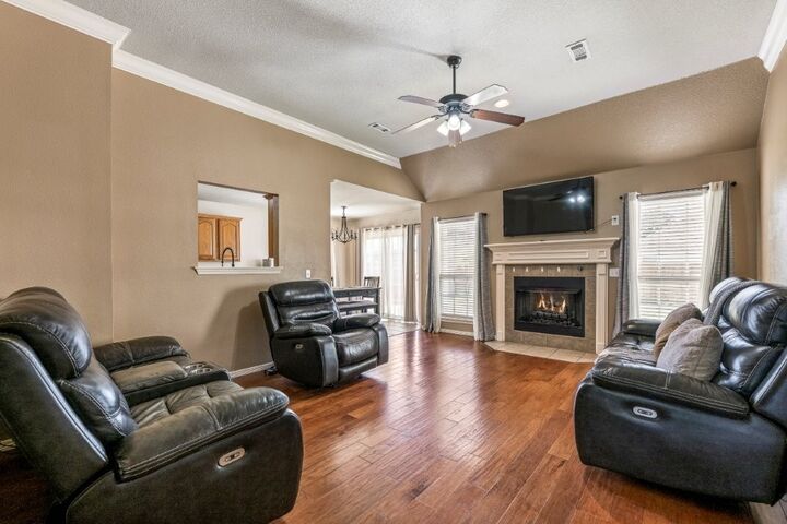Property Photo: 100 E Southpointe Avenue AR 72758