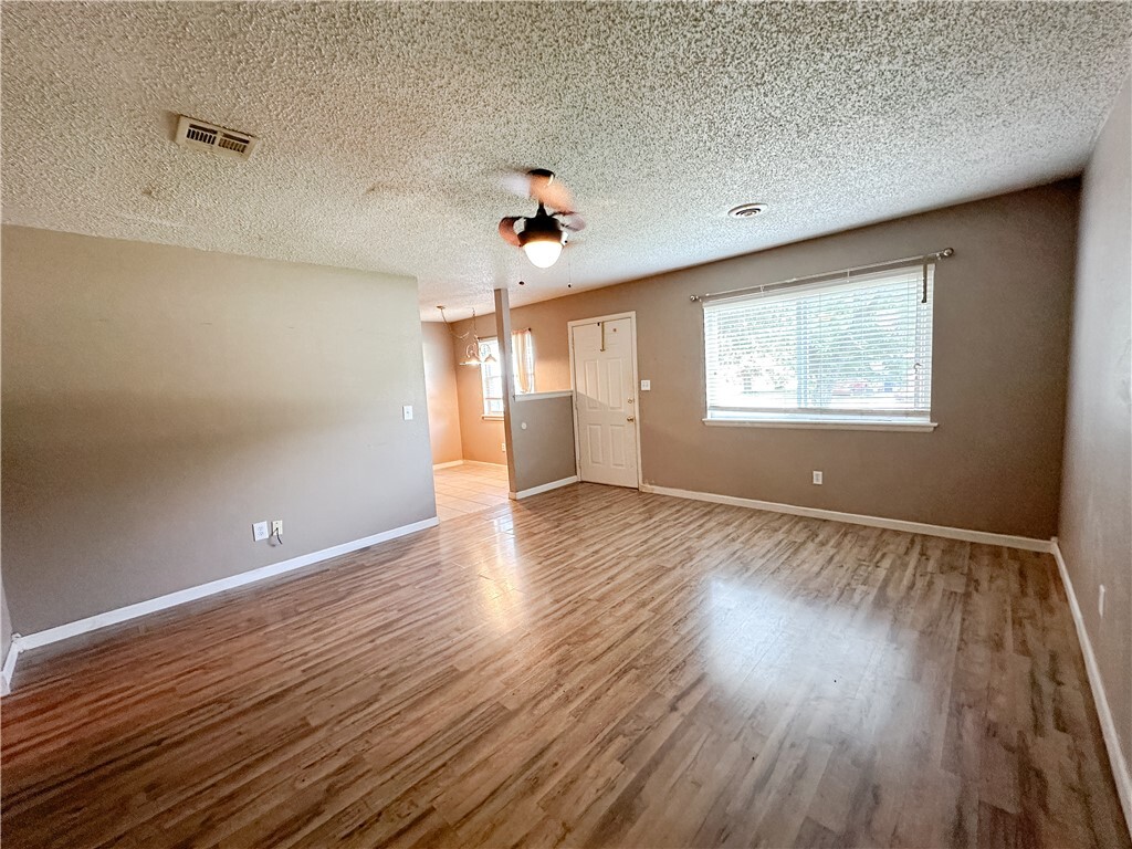 Property Photo: 920 W Granite Street AR 72761