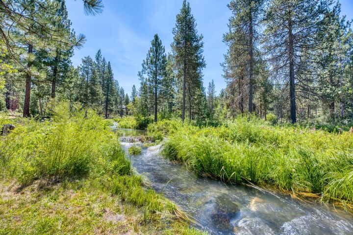 Property Photo: 53531 Kokanee Way OR 97739