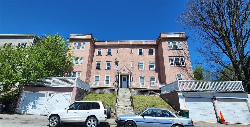 Property Photo: 11 Mount Vernon Street MA 01605