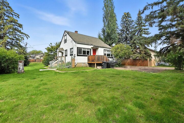 Property Photo:  1018 Windsor Avenue  AB T0M 1R0 