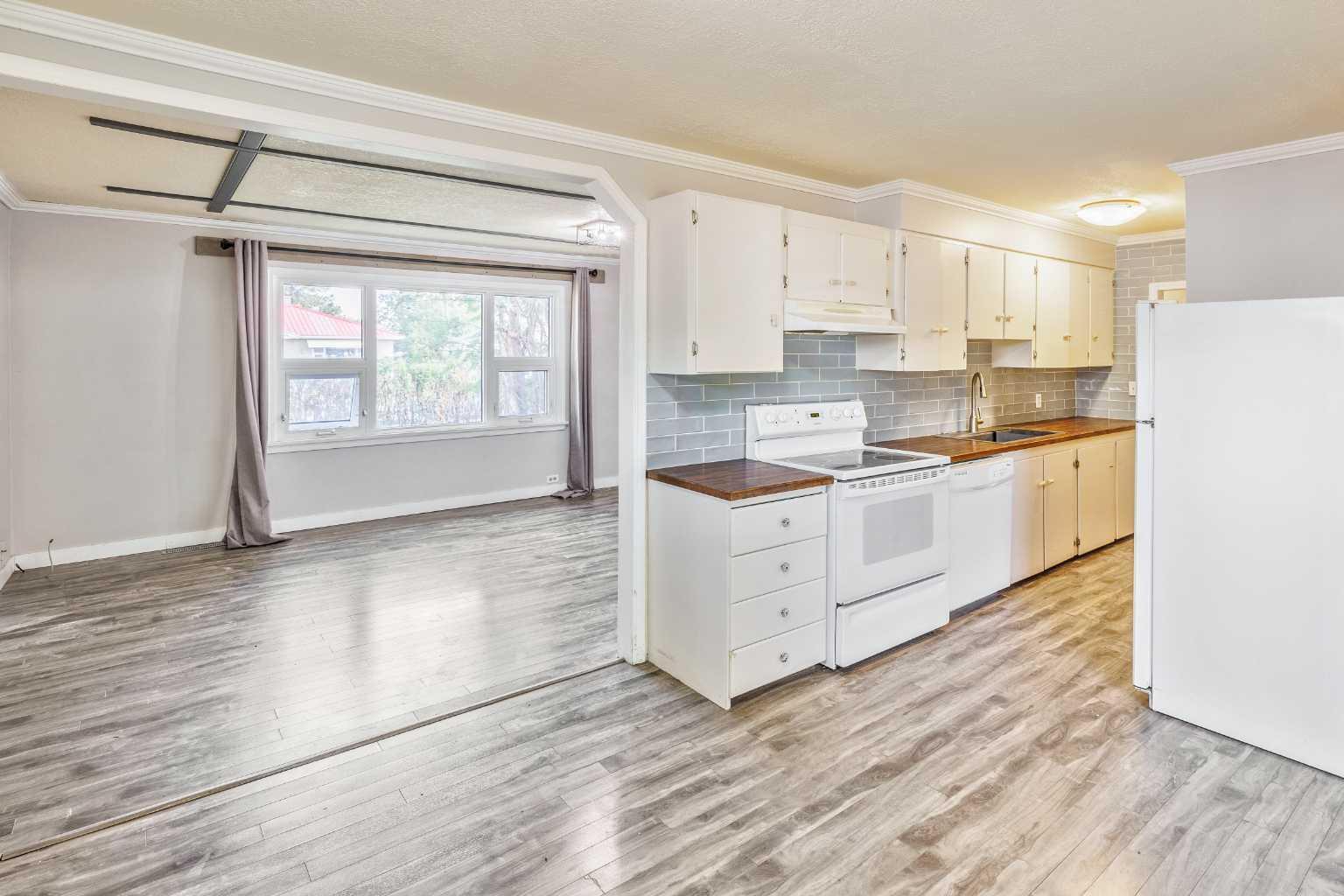 Property Photo:  5405 38 Street  AB T4N 0X5 