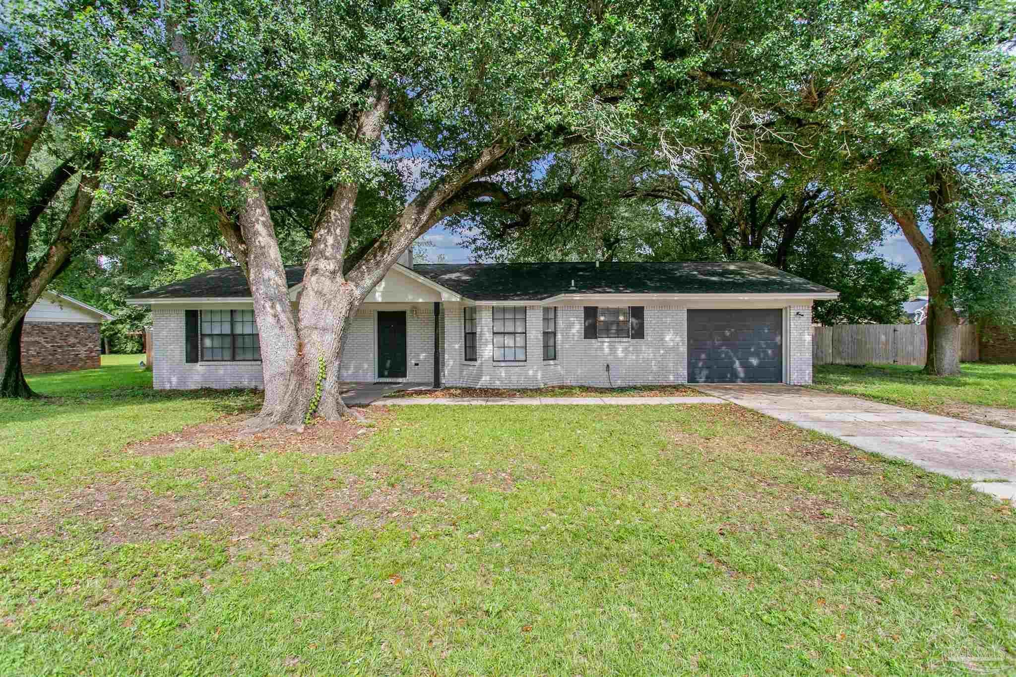 Property Photo: 4636 Evelyn St FL 32571