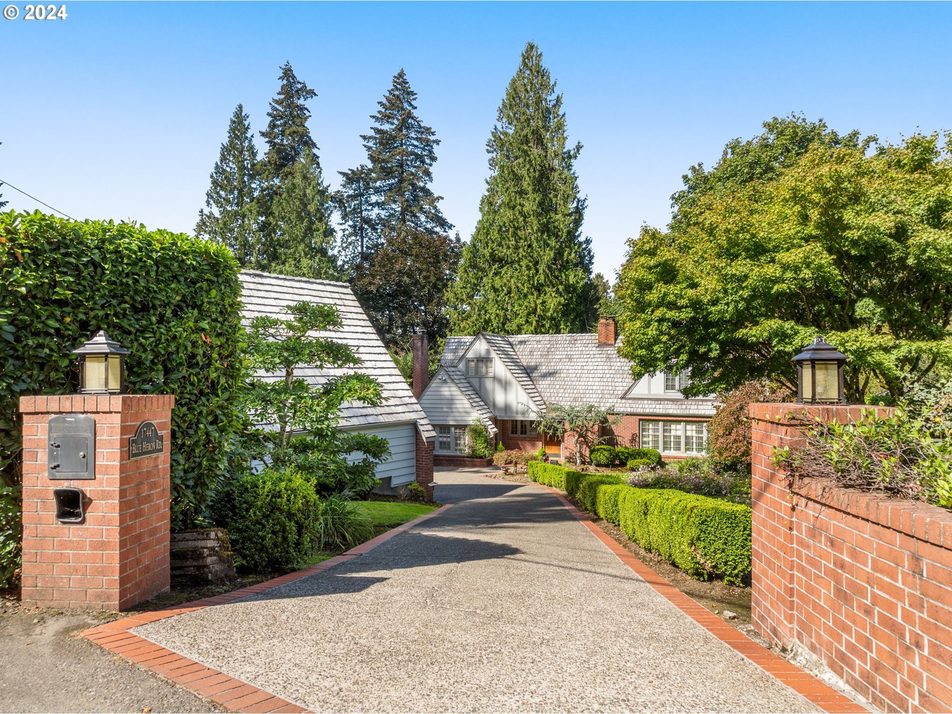 Property Photo: 17447 Blue Heron Rd OR 97034