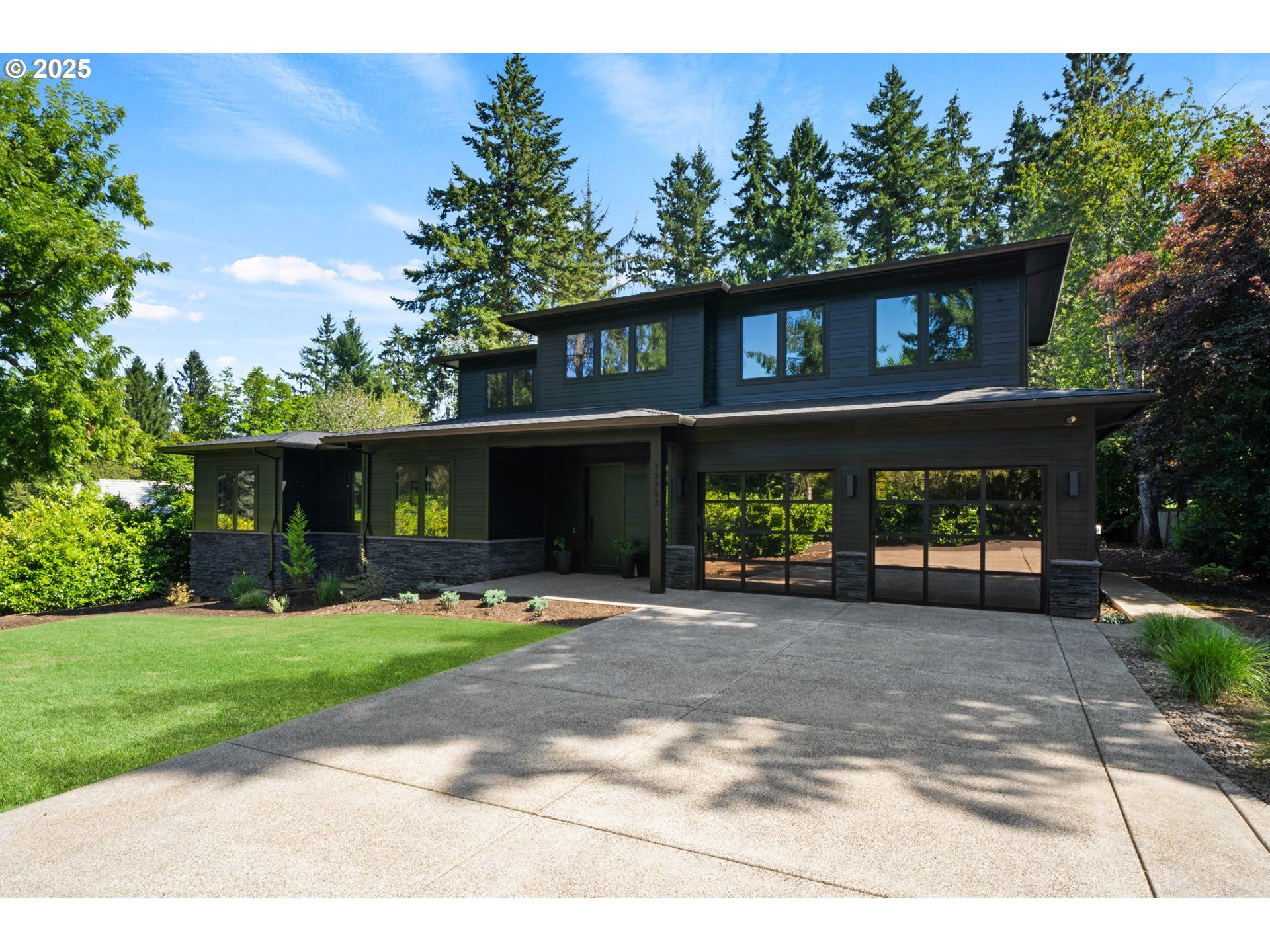 Property Photo: 13733 Knaus Rd OR 97034