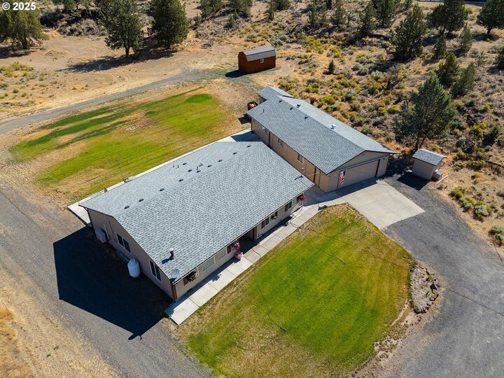 Property Photo: 6940 SW Badger Rd OR 97760