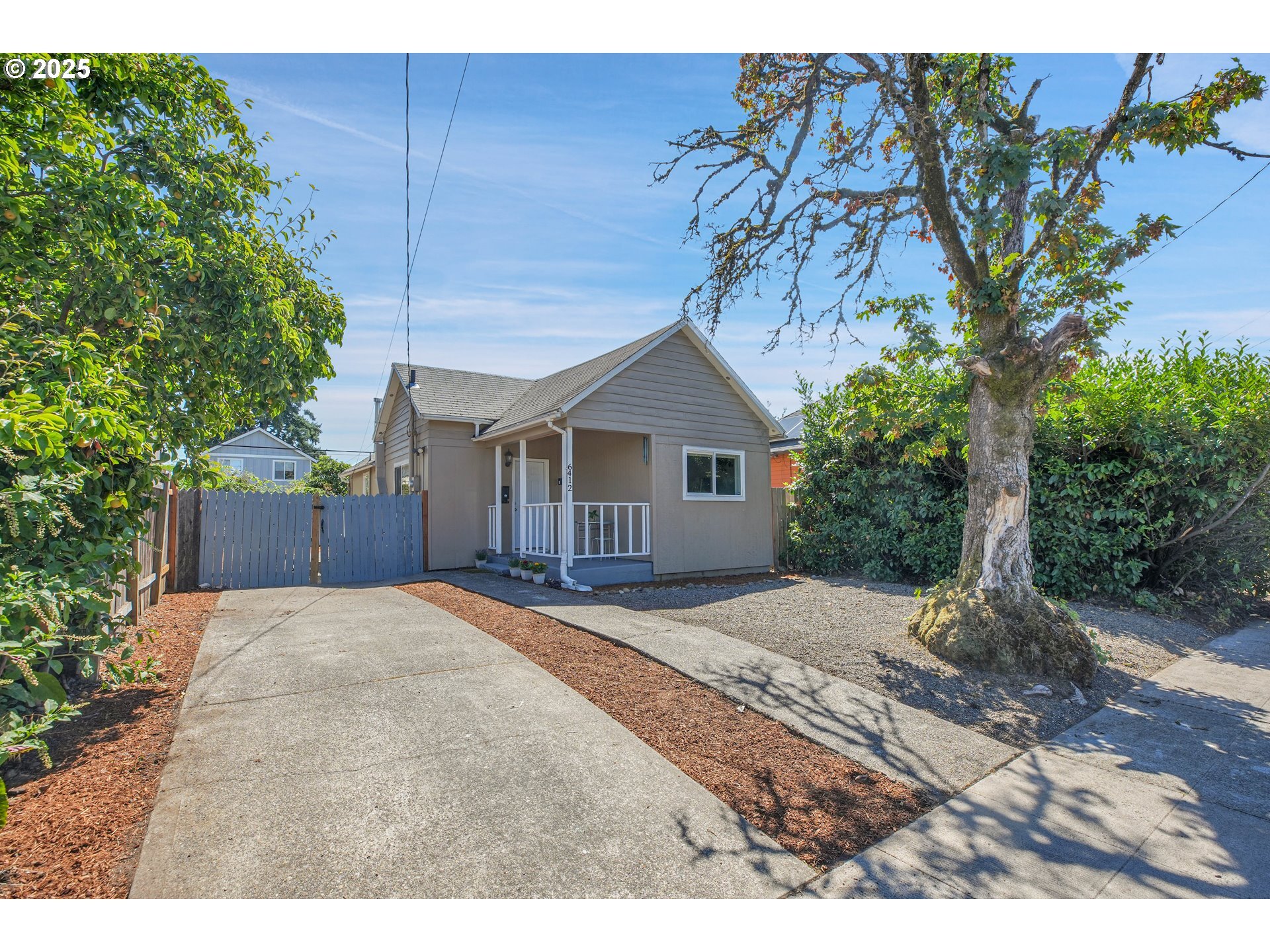 Property Photo: 6412 SE 83rd Ave OR 97266