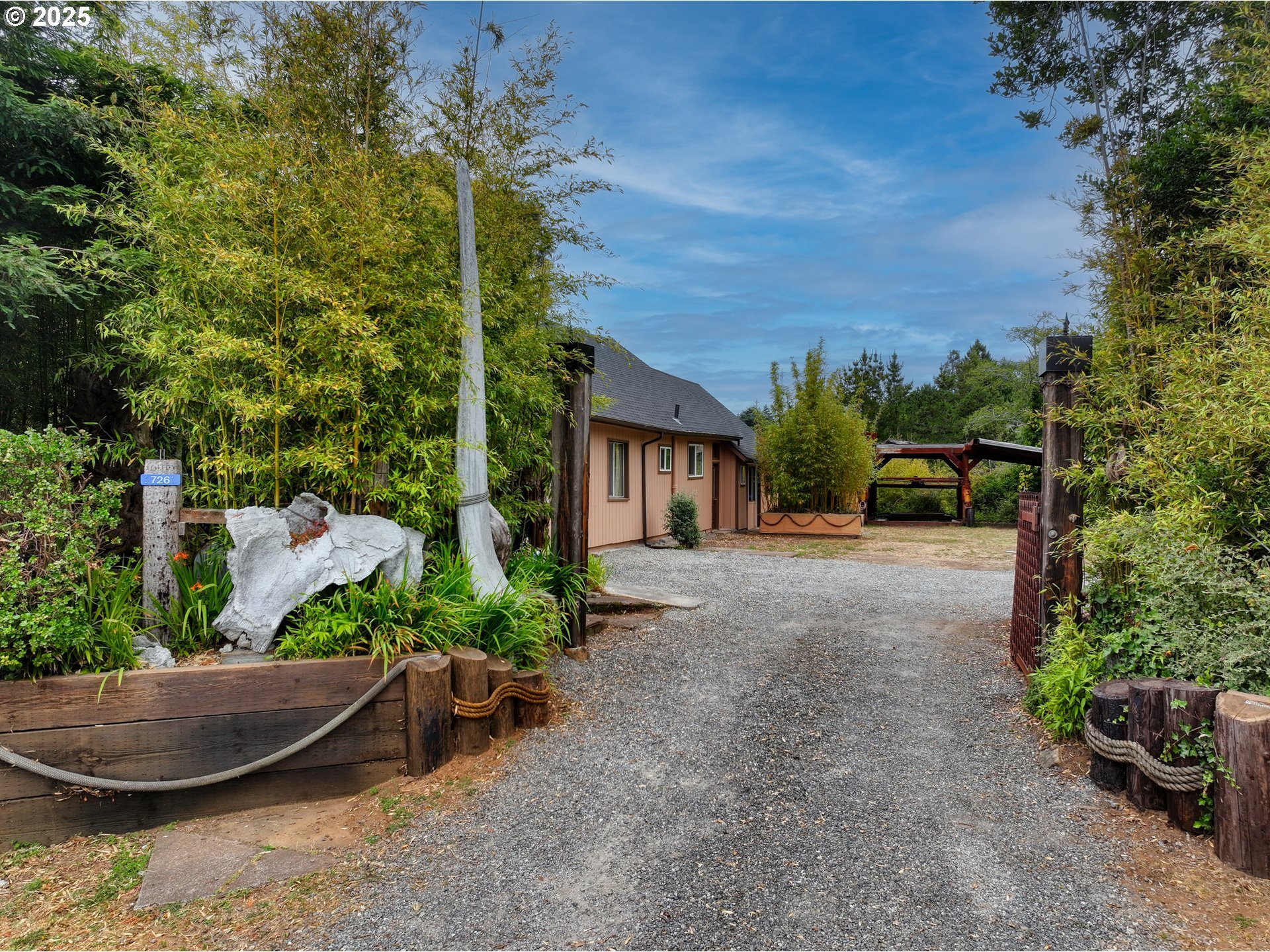 Property Photo:  726 Pacific Ave  OR 97415 