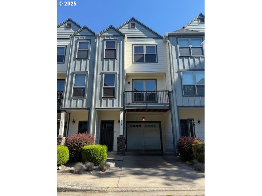 Property Photo: 608 NE 85th Cir WA 98665