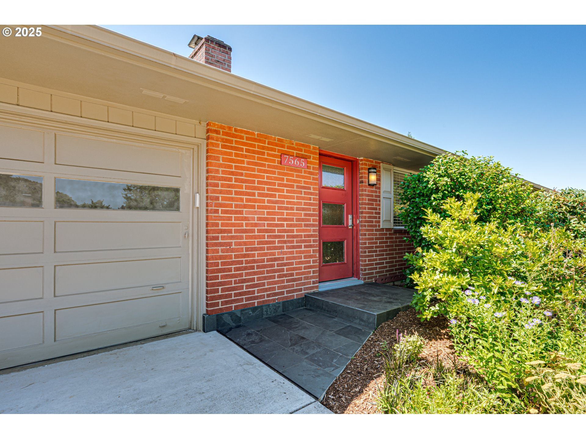 Property Photo: 7565 Carolina Ln WA 98664