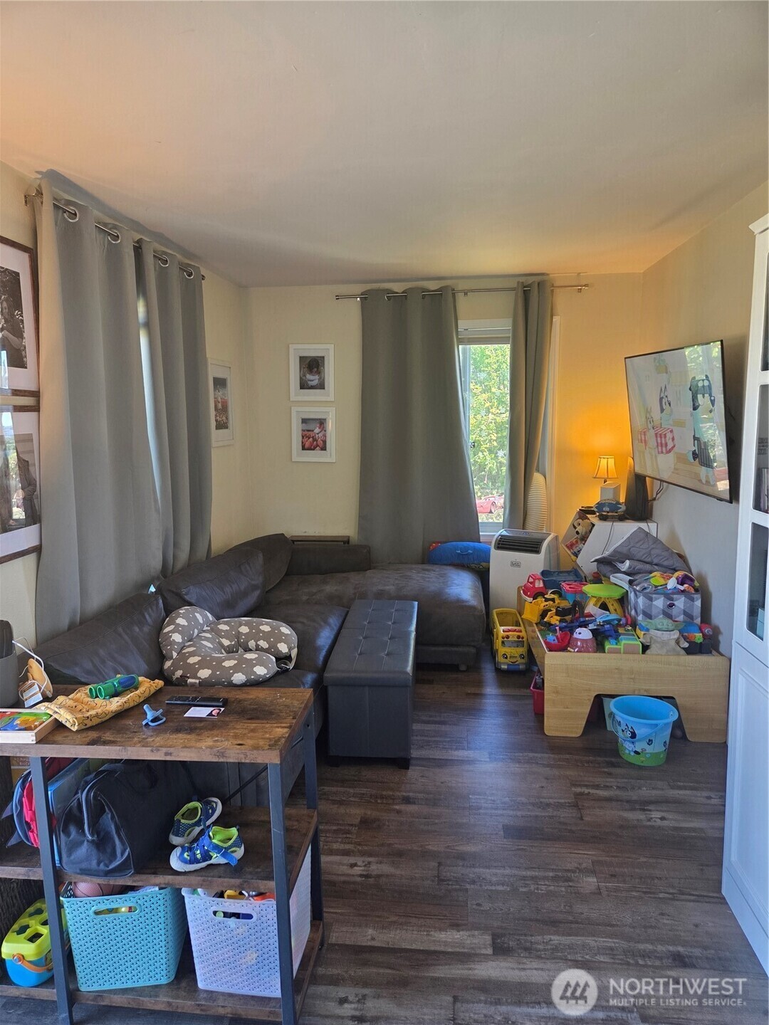 Property Photo: 3407 Columbia Heights Road WA 98632