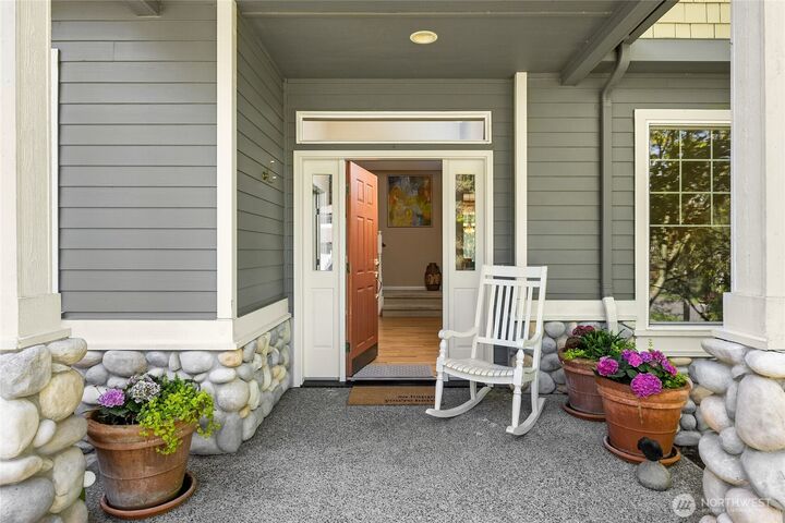 Property Photo: 9437 NE Coral Court WA 98110