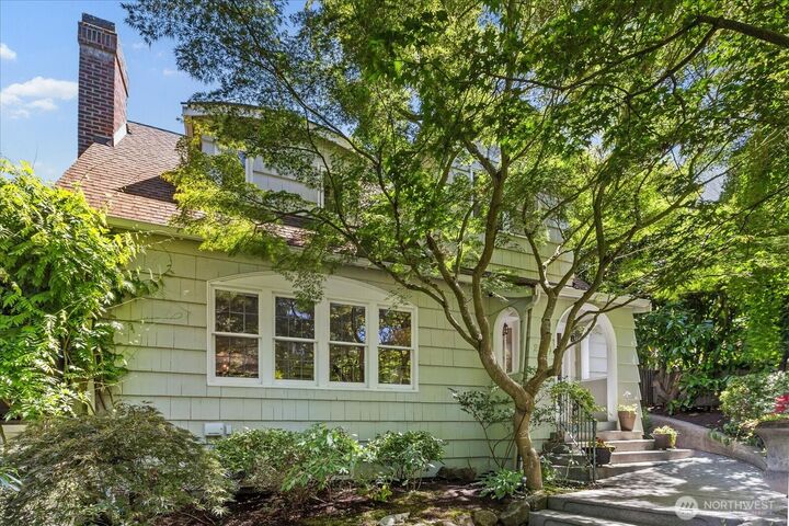 Property Photo:  2051  Interlaken Place E  WA 98112 