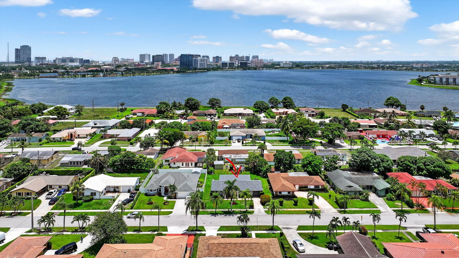 Property Photo:  600 S Mangonia Circle  FL 33401 