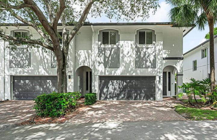 Property Photo: 2704 Treasure Cove Circle FL 33312