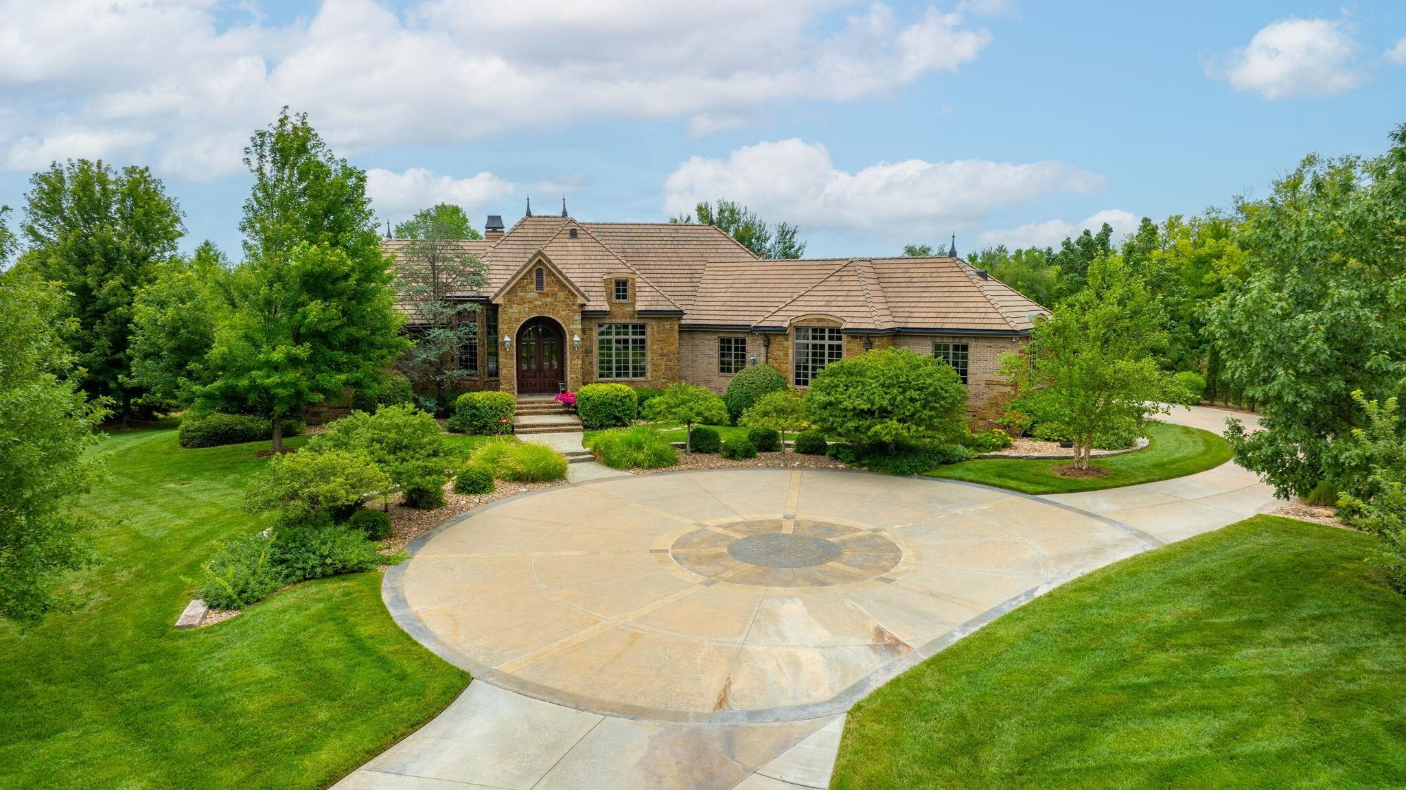 Property Photo:  211 E Cedar Ridge Ct  KS 67002 