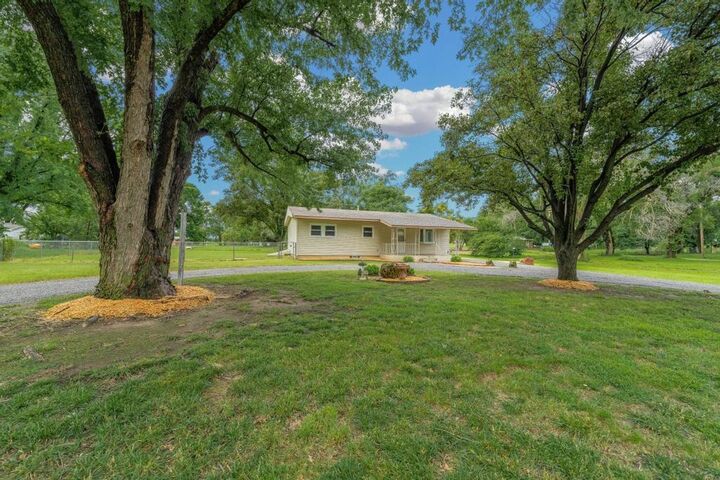 Property Photo: 605 E Ninth KS 67058